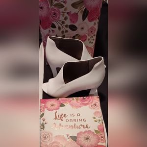 Women's fashion pumps